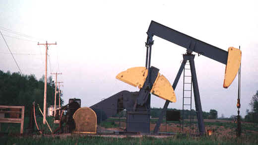 oil-well-and-gas-flare.jpg (72385 bytes)