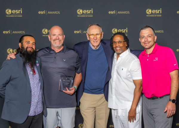 Mike Cousins and members of the FDA team receive a SAG award from Esri President Jack Dangermond